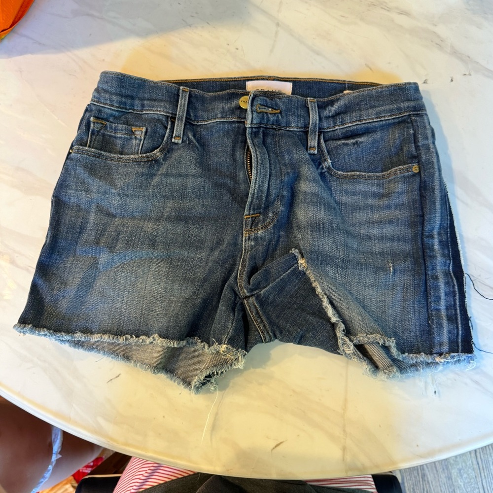 Frame Le cutoff Jean shorts